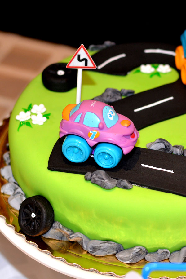 2 vaiko gimtadienis tortas mašina