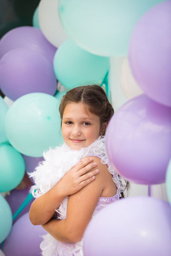 Mergaitės gimtadienis dekoravimas su balionais